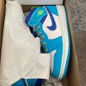 Air Jordan 1 Mid Size